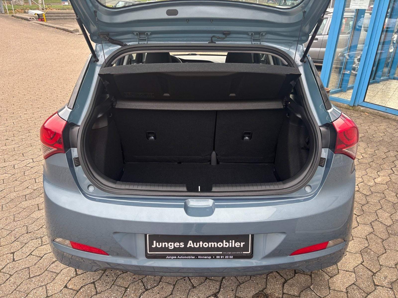 Blå Hyundai i20 fra 2017