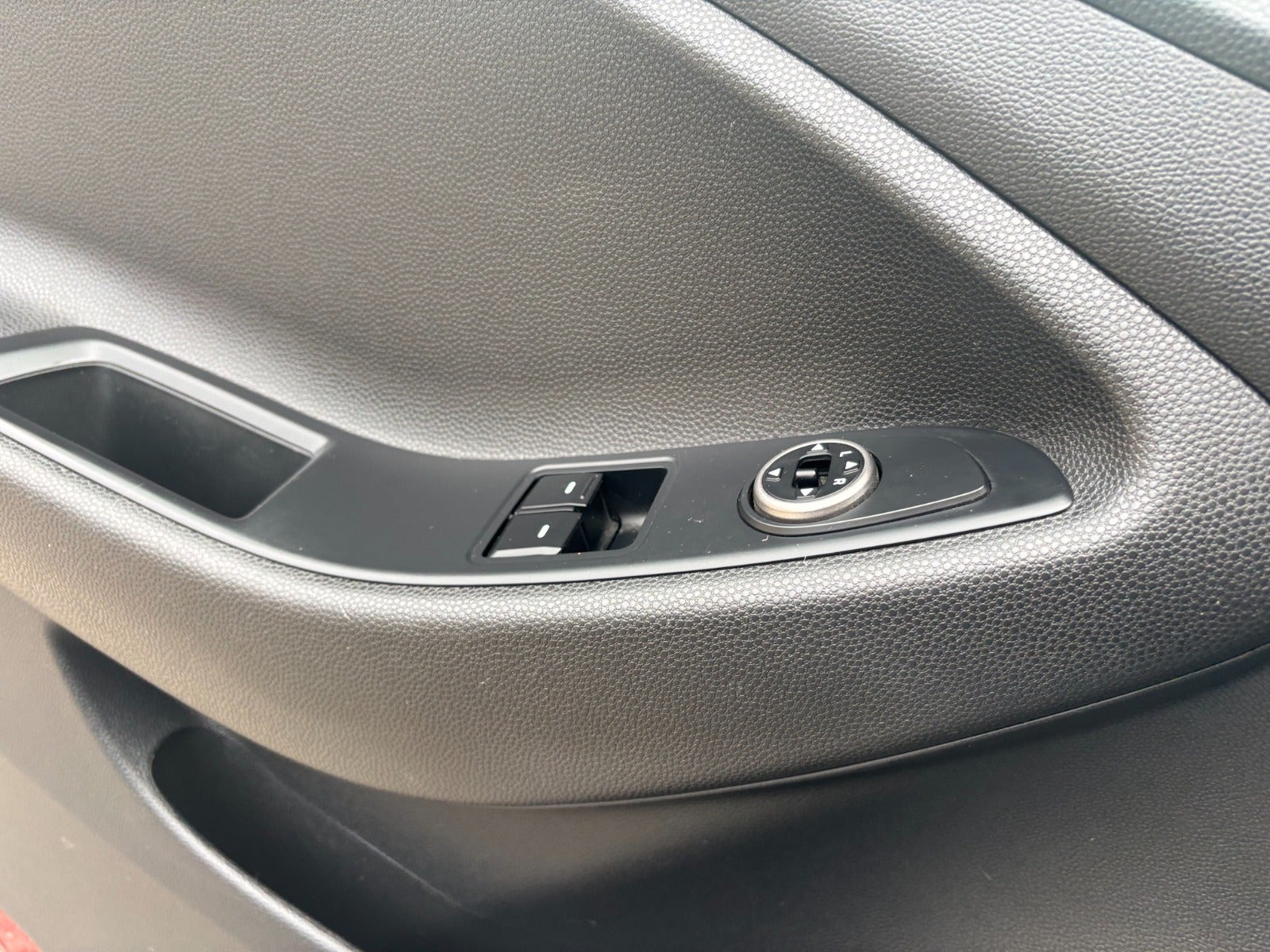 Blå Hyundai i20 fra 2017