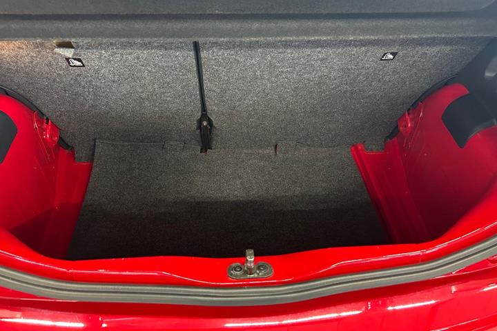 Rød Seat Mii fra 2016