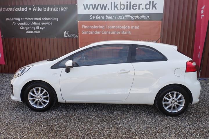 Hvid Kia Rio fra 2015