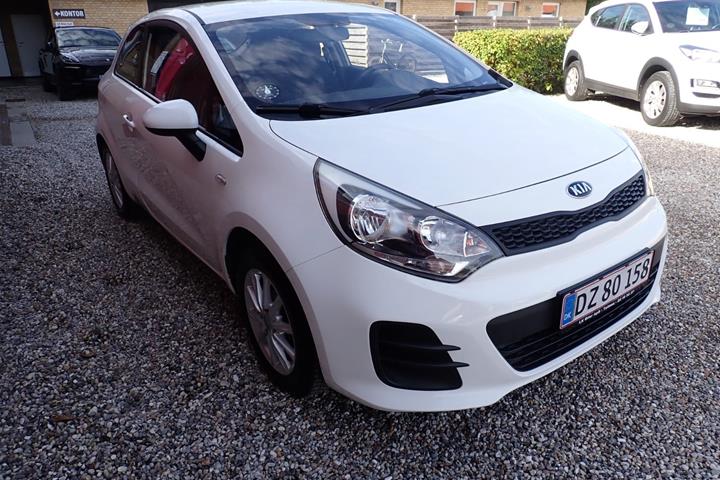 Hvid Kia Rio fra 2015