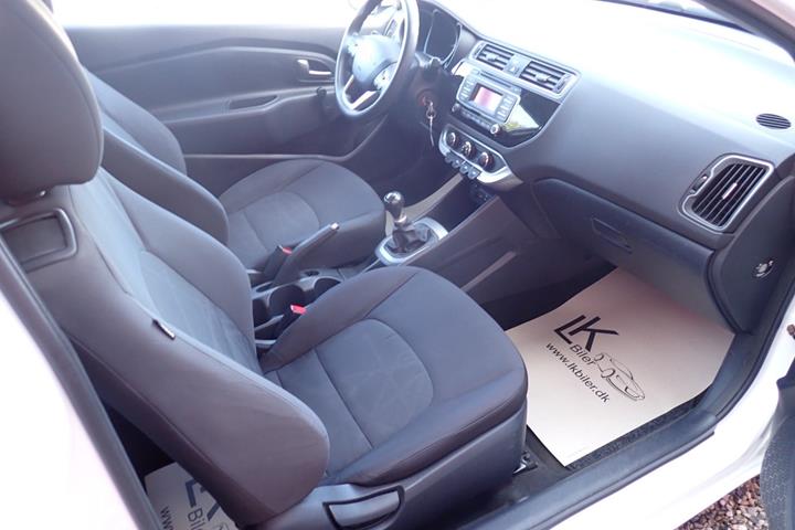 Hvid Kia Rio fra 2015
