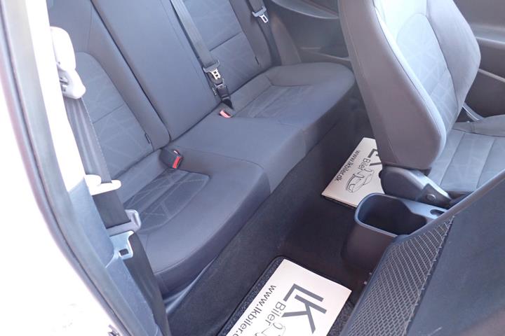 Hvid Kia Rio fra 2015