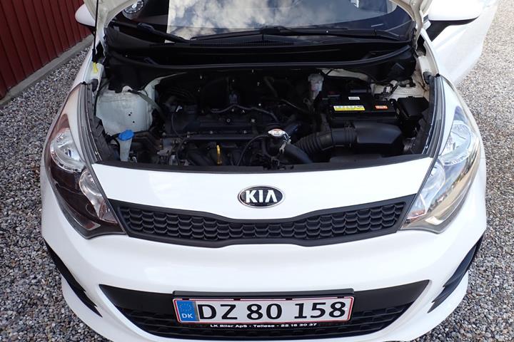 Hvid Kia Rio fra 2015