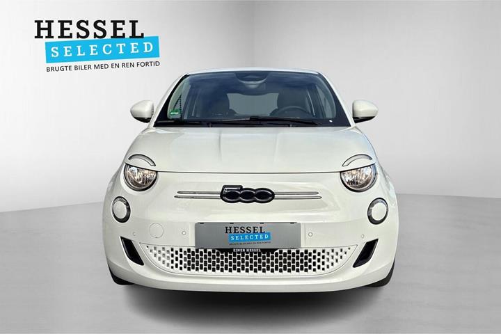 Hvid Fiat 500e fra 2024