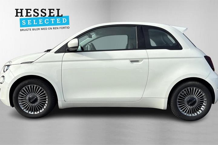 Hvid Fiat 500e fra 2024
