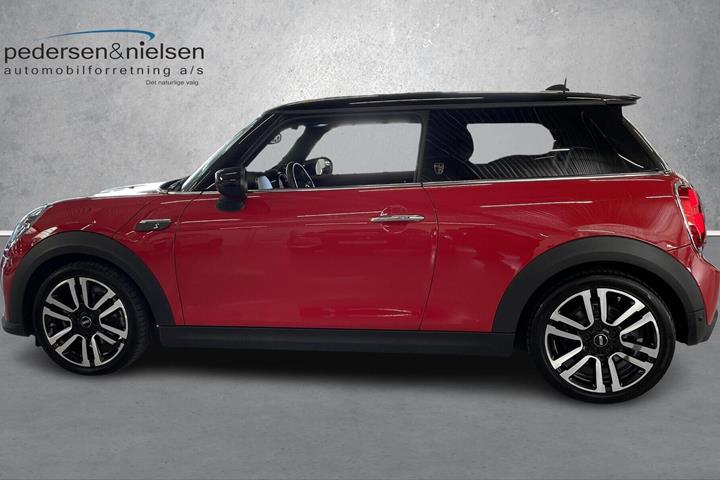 Rød Mini Cooper fra 2021