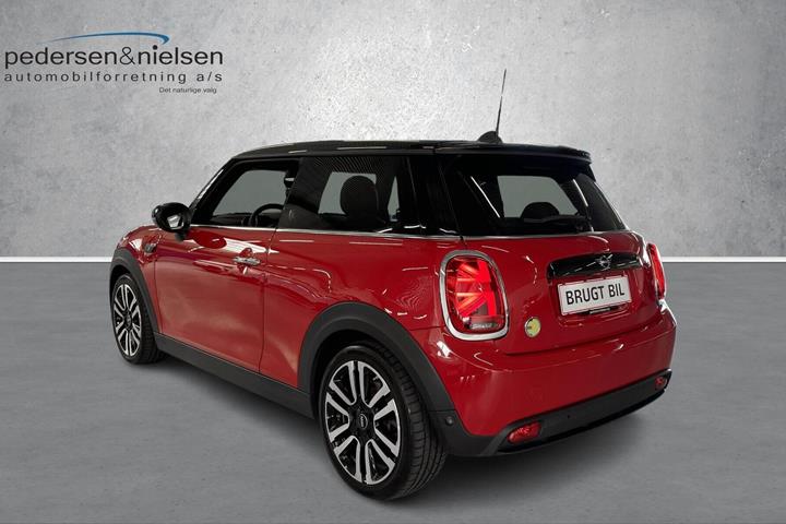 Rød Mini Cooper fra 2021
