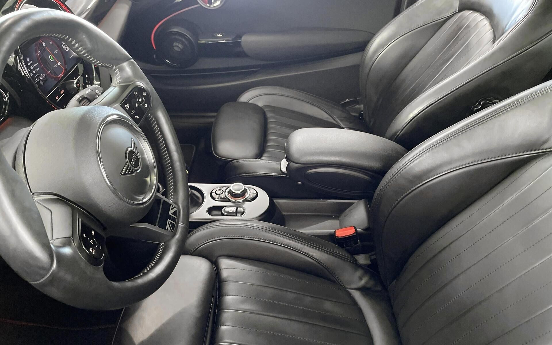 Rød Mini Cooper fra 2021