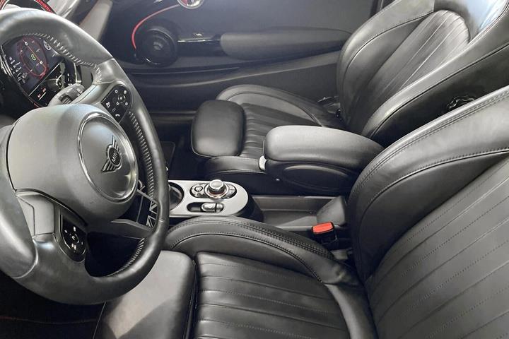 Rød Mini Cooper fra 2021