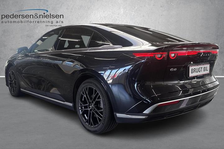 Sort Mazda 6e fra 2025