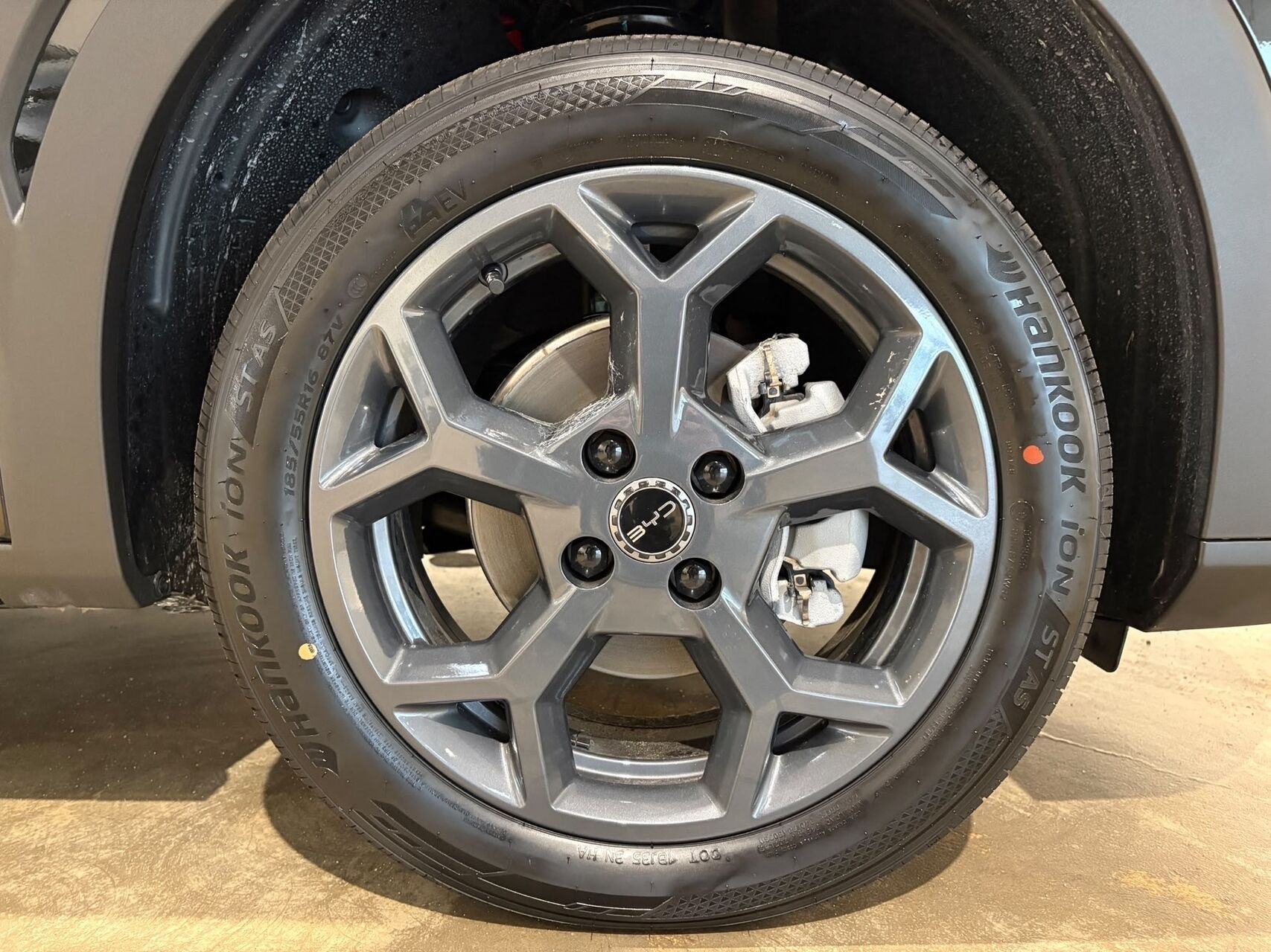 Sort BYD Dolphin Surf fra 2025 set udefra