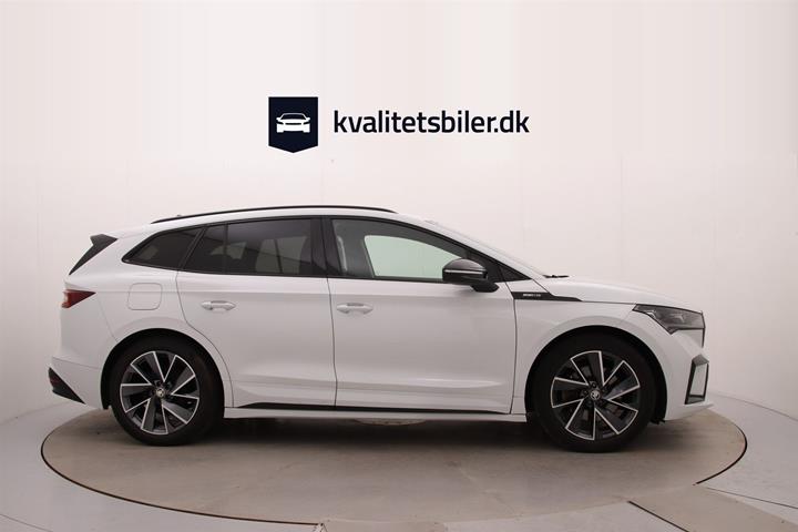 Hvid Skoda Enyaq fra 2021