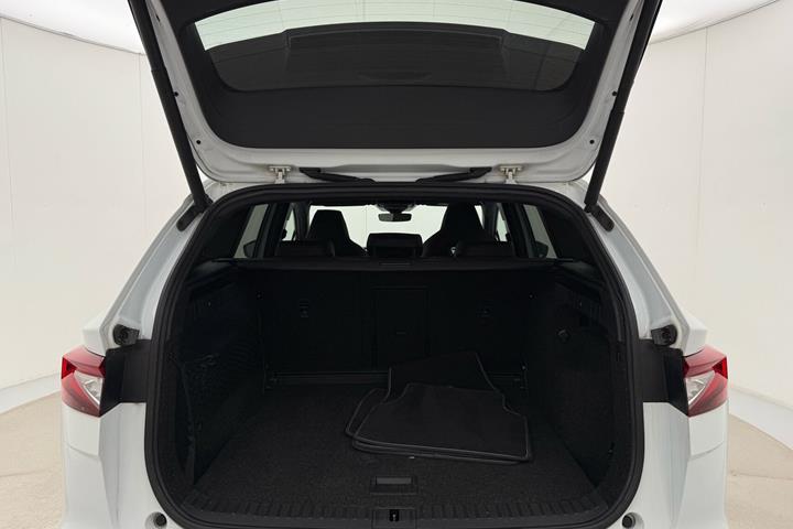 Hvid Skoda Enyaq fra 2021