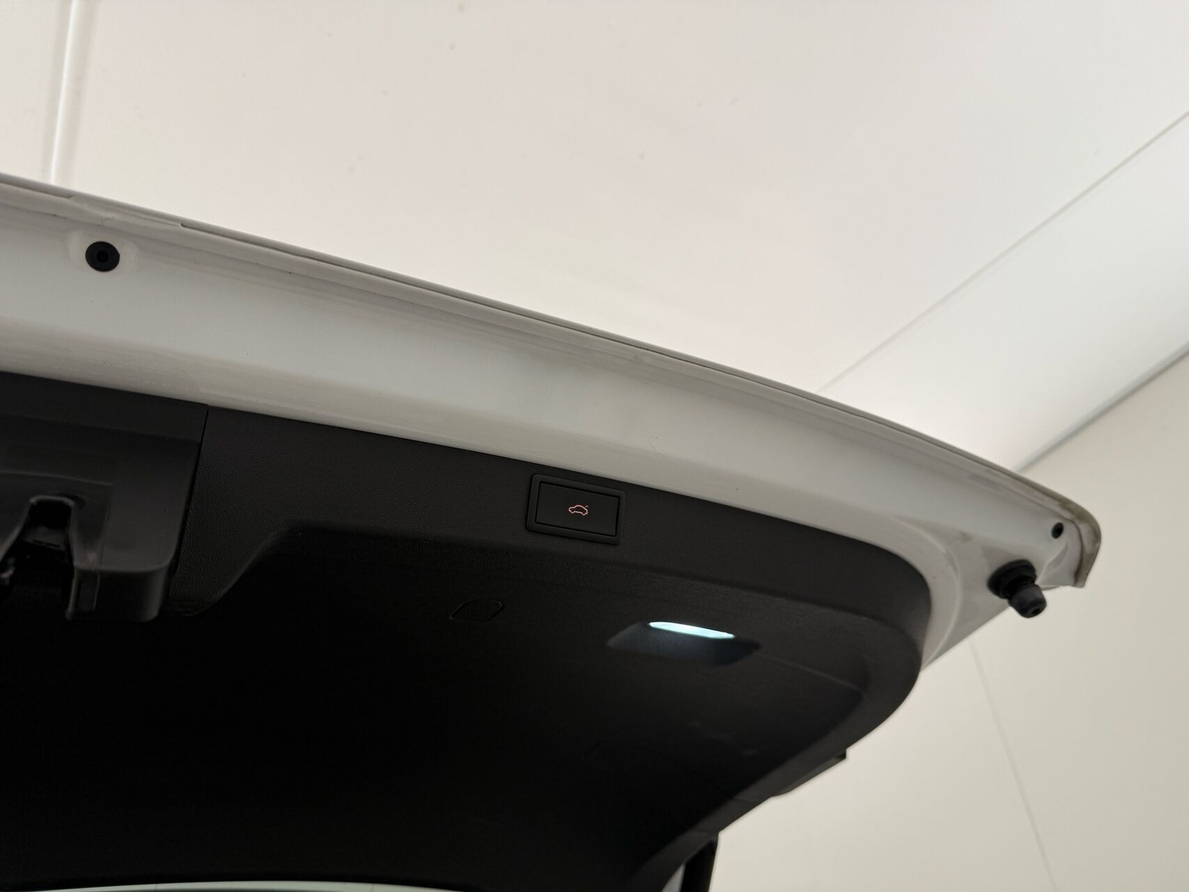 Hvid Skoda Enyaq fra 2021