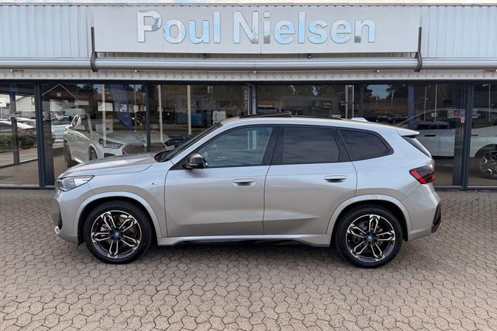 Sølv BMW iX1 fra 2024