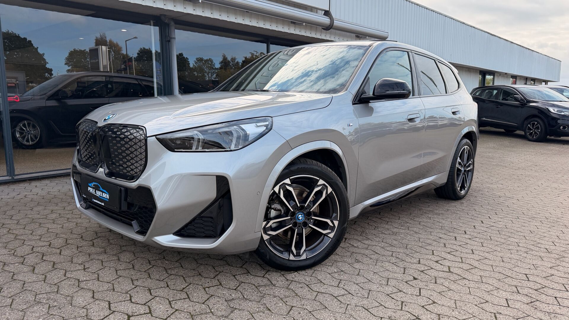 Sølv BMW iX1 fra 2024