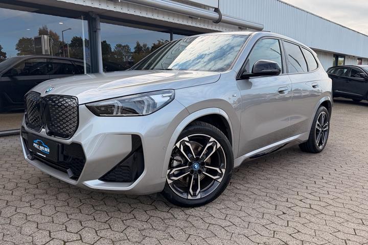 Sølv BMW iX1 fra 2024