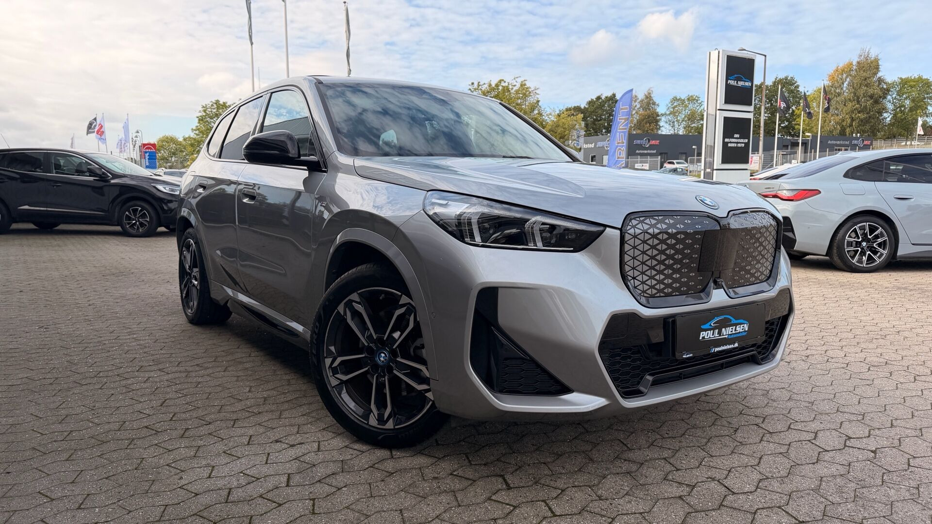 Sølv BMW iX1 fra 2024