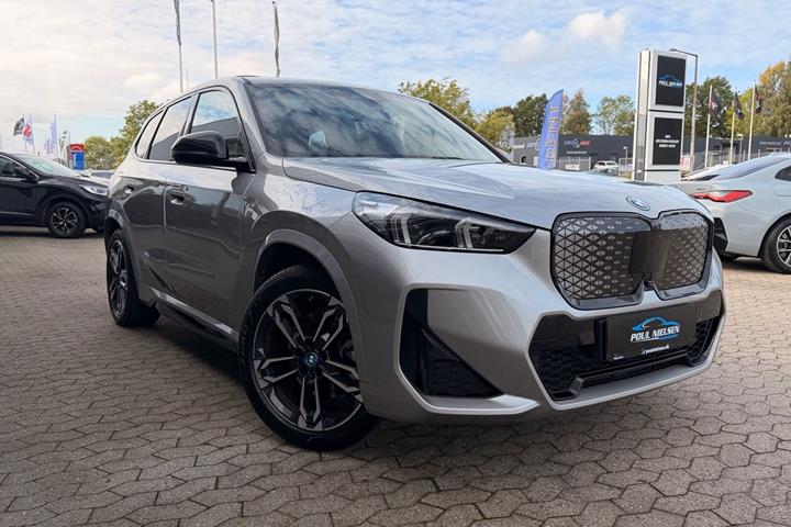Sølv BMW iX1 fra 2024
