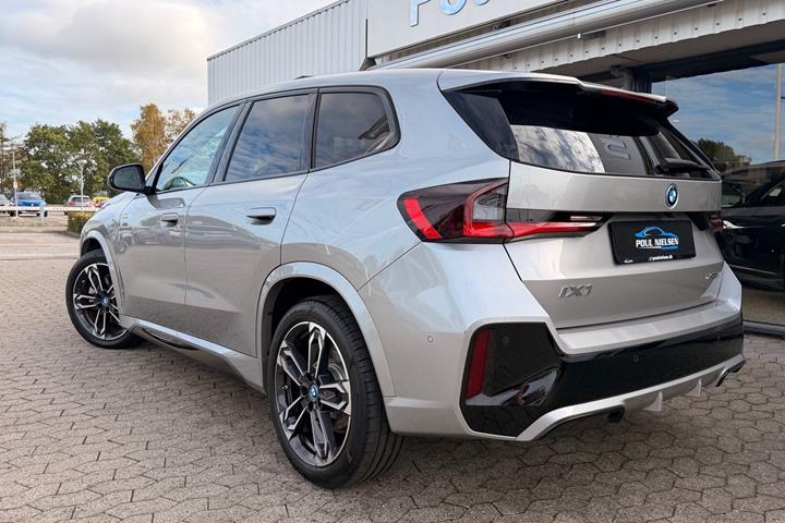 Sølv BMW iX1 fra 2024