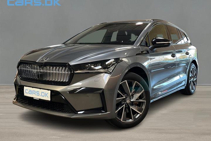 Grå Skoda Enyaq fra 2024 set udefra