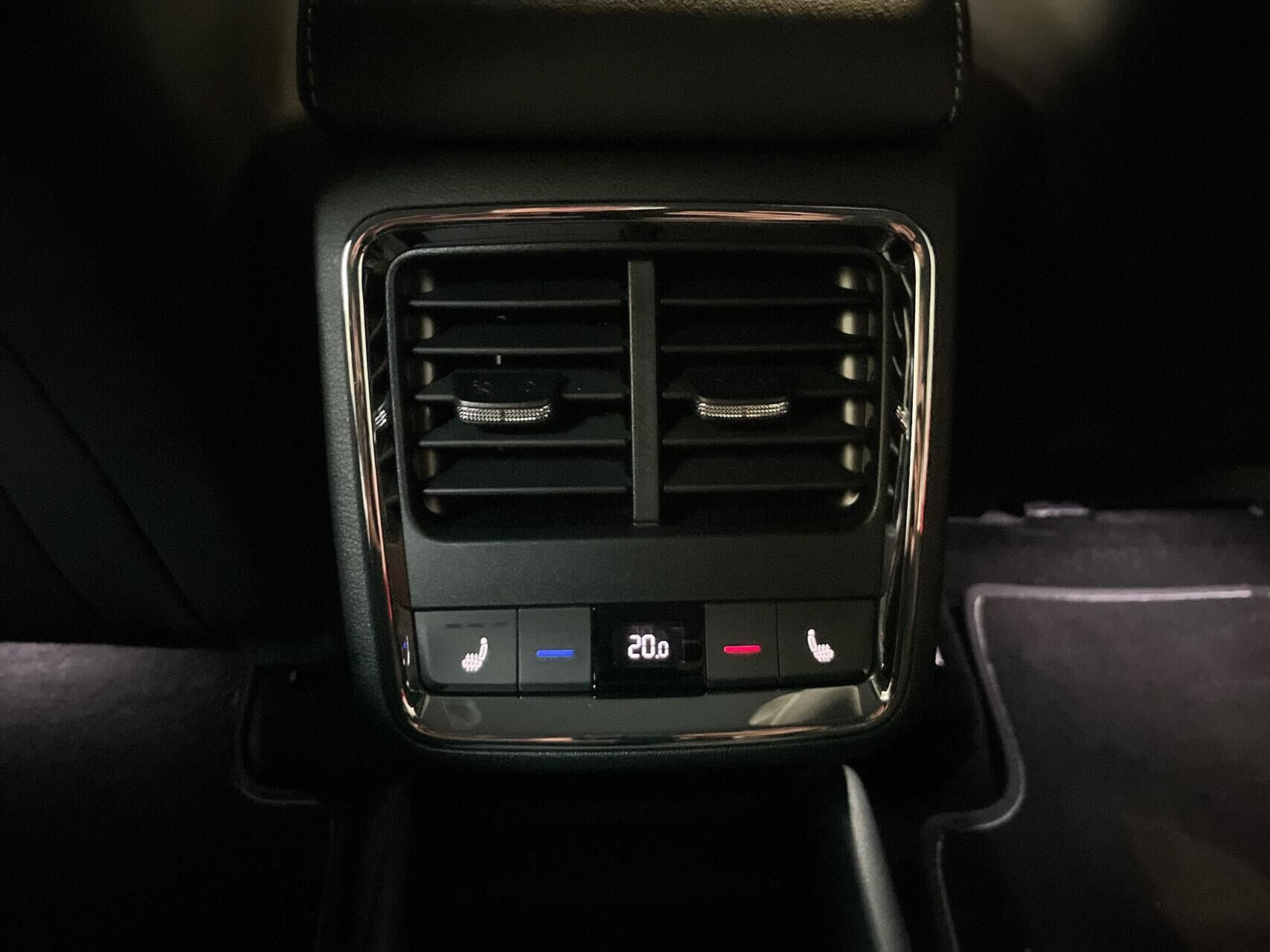 Grå Skoda Enyaq fra 2024