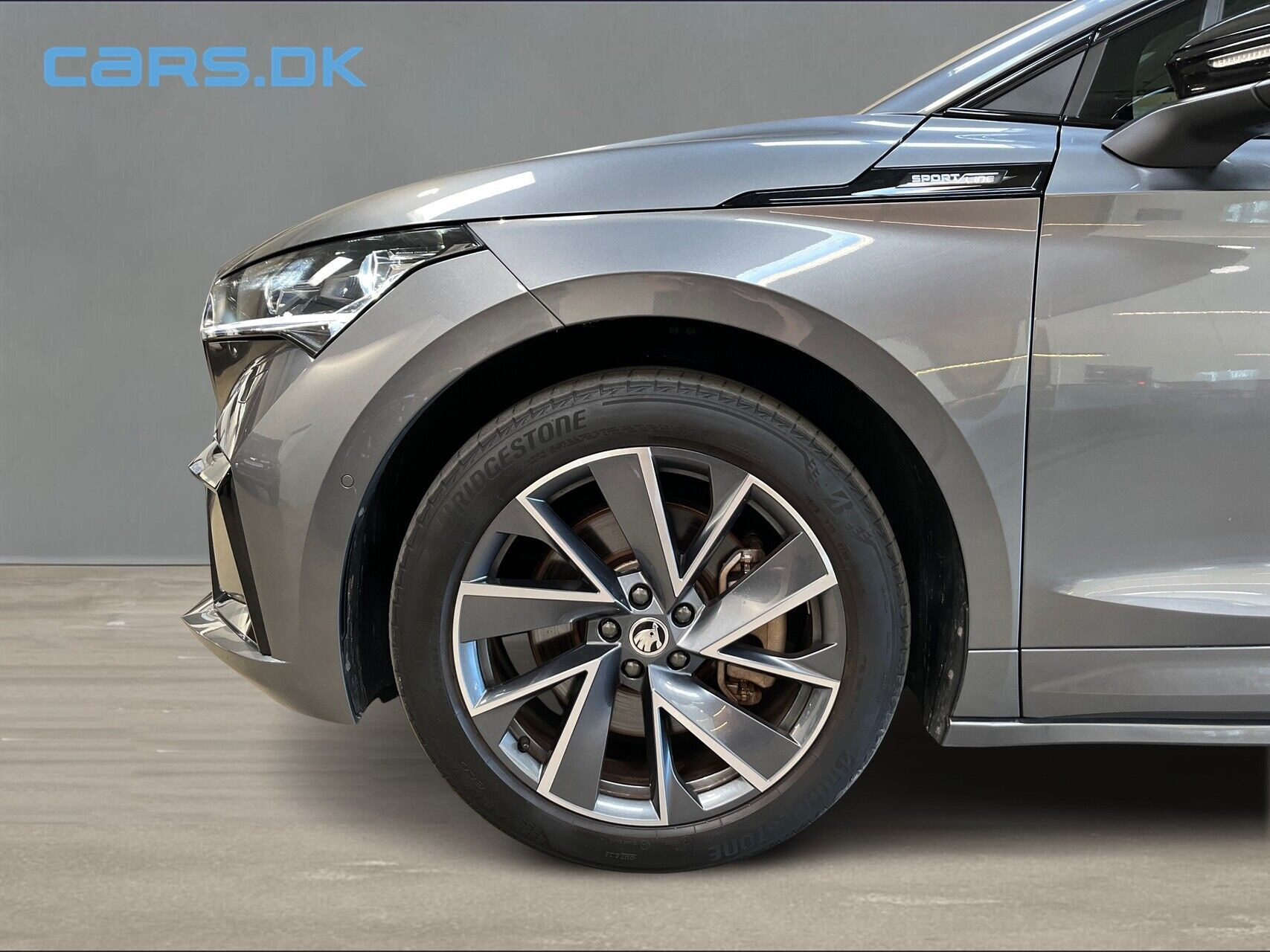 Grå Skoda Enyaq fra 2024