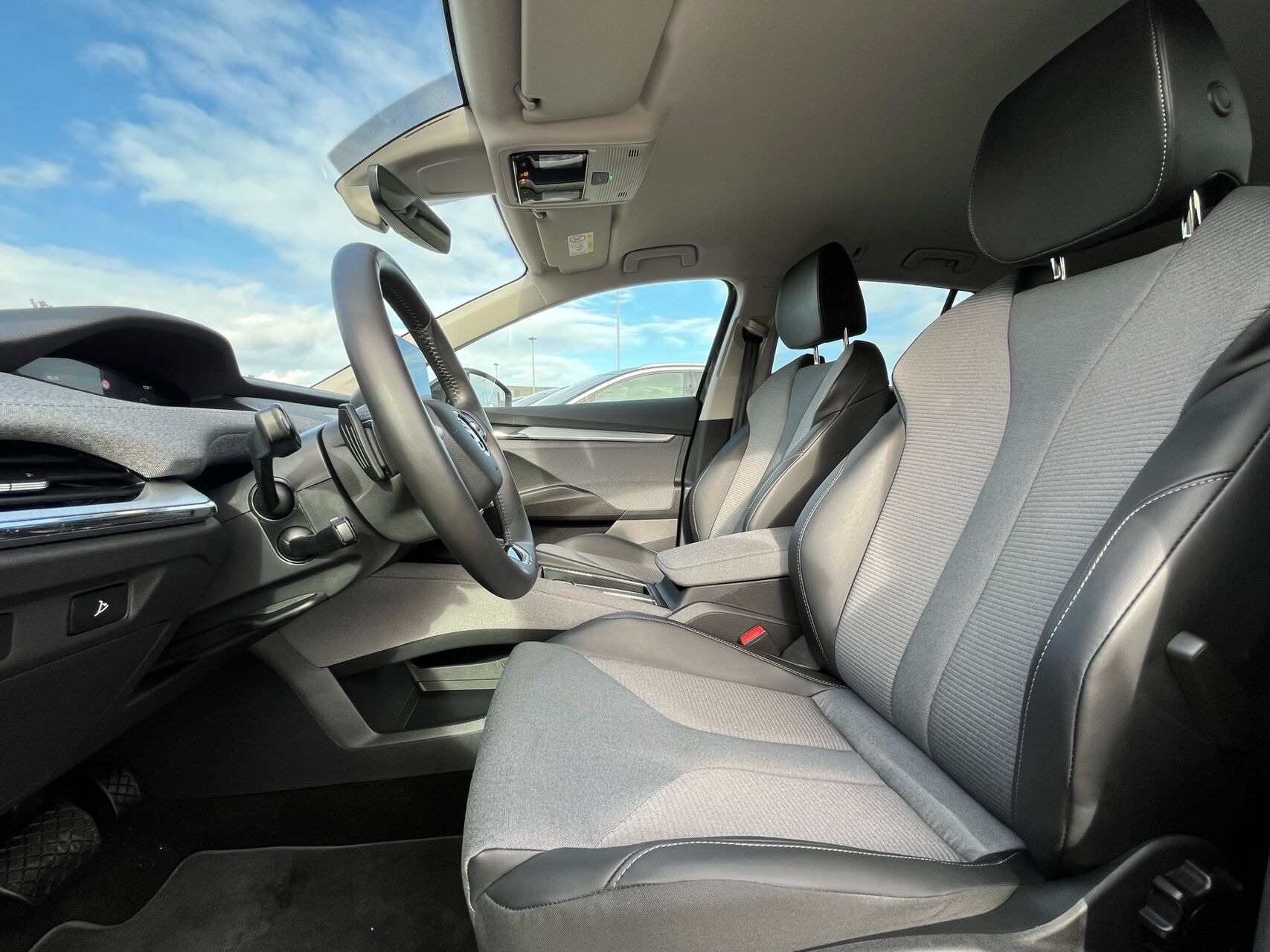Sort Skoda Enyaq fra 2025
