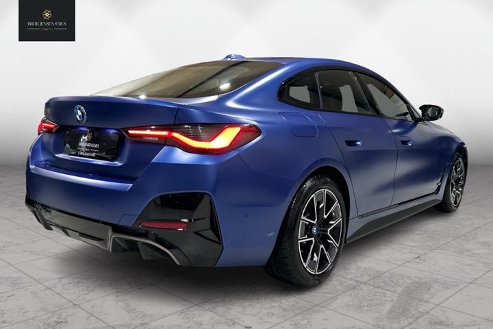 Blå BMW i4 fra 2022