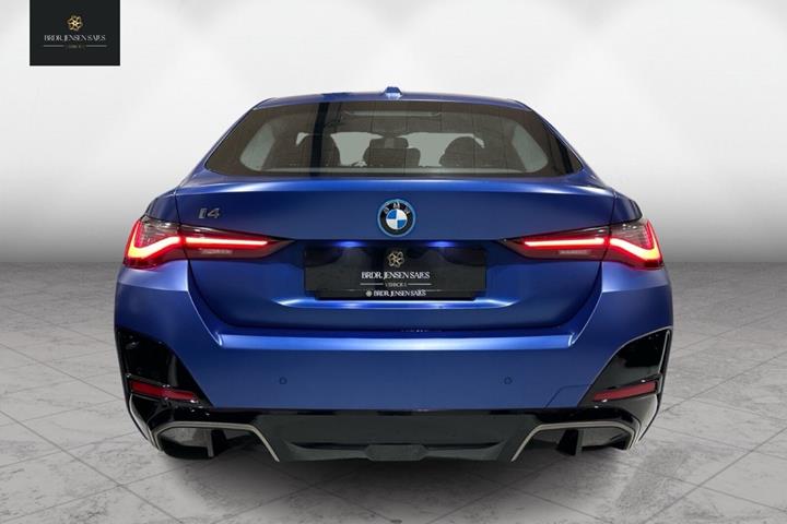 Blå BMW i4 fra 2022
