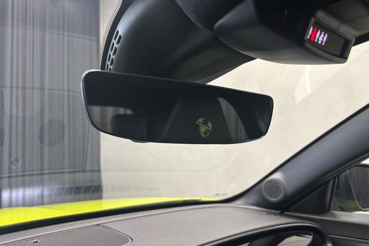 Grøn Abarth 600e fra 2025
