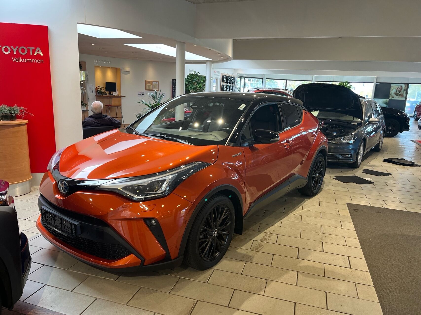 Toyota C-HR 2,0 Hybrid C-HIC Royale Multidrive S 184HK 5d Aut.