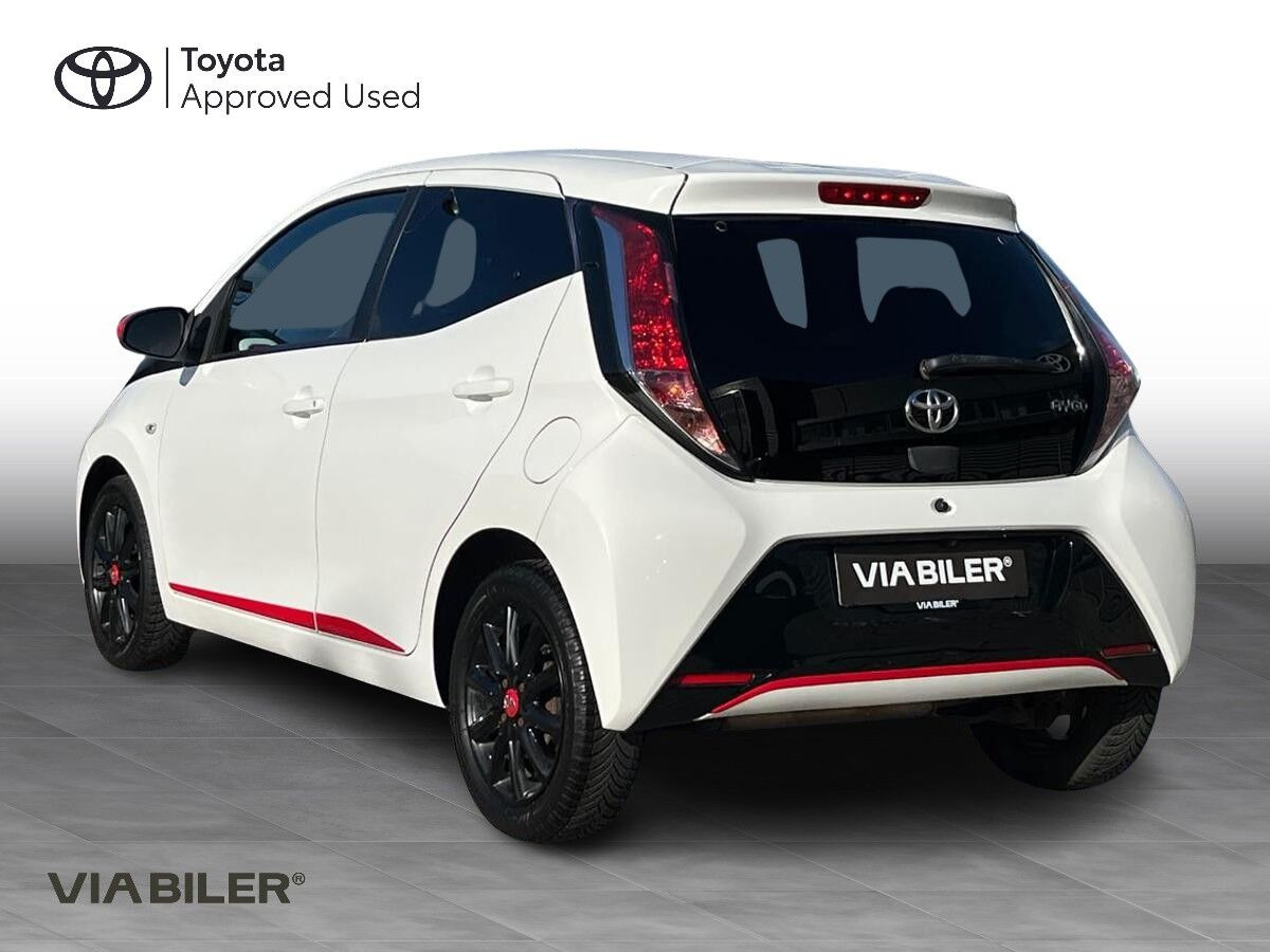 Hvid Toyota Aygo fra 2016