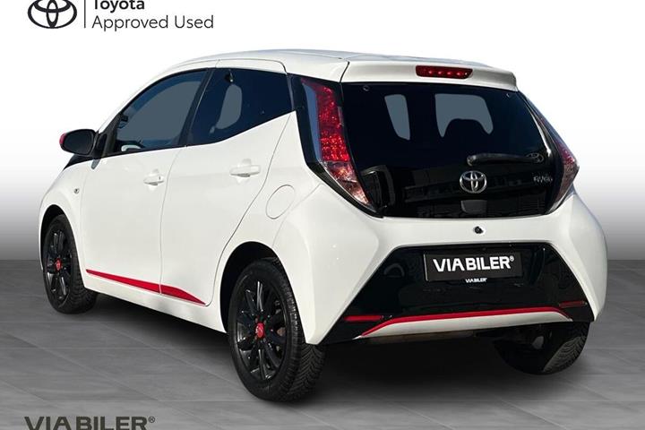 Hvid Toyota Aygo fra 2016