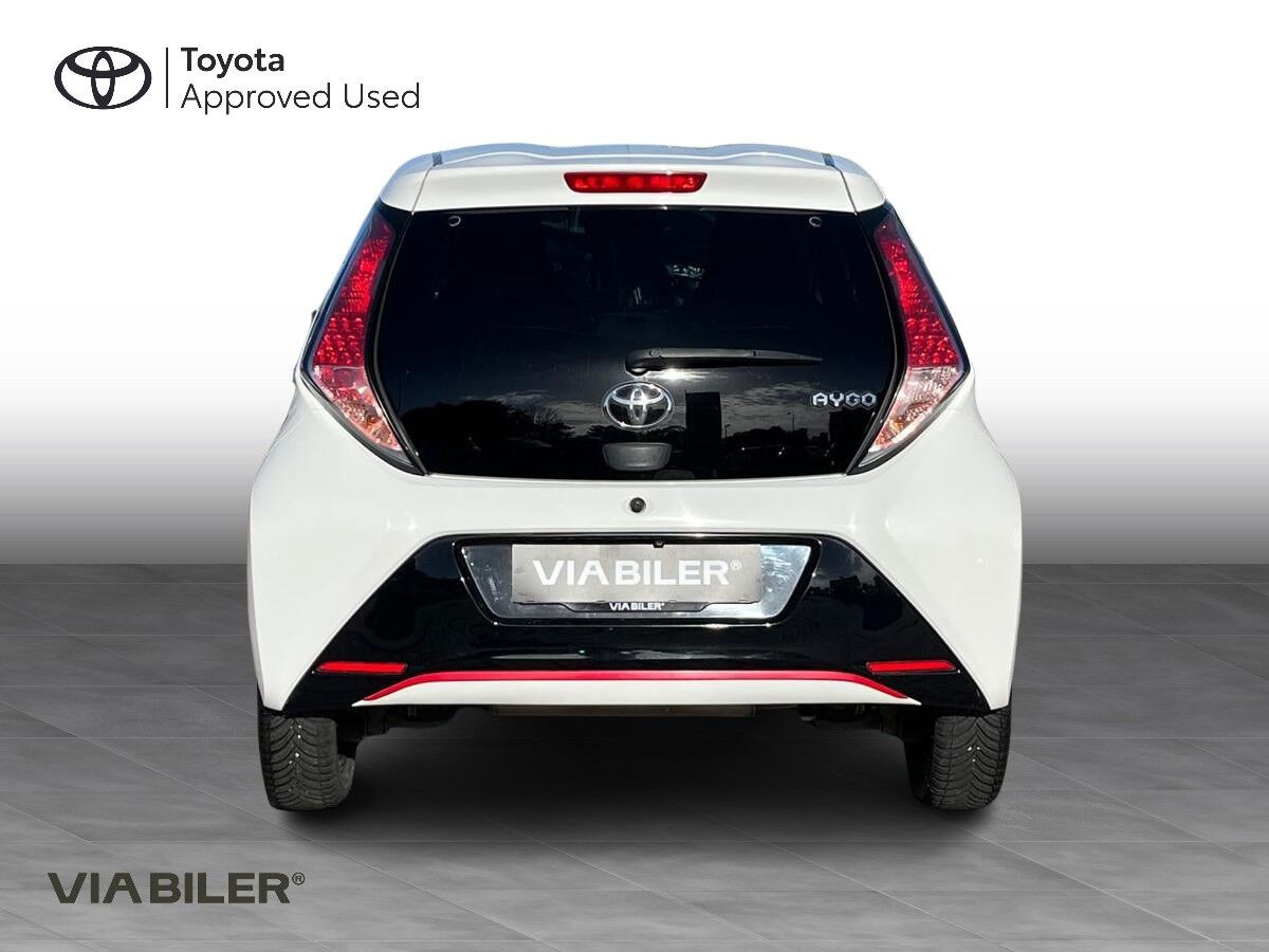 Hvid Toyota Aygo fra 2016