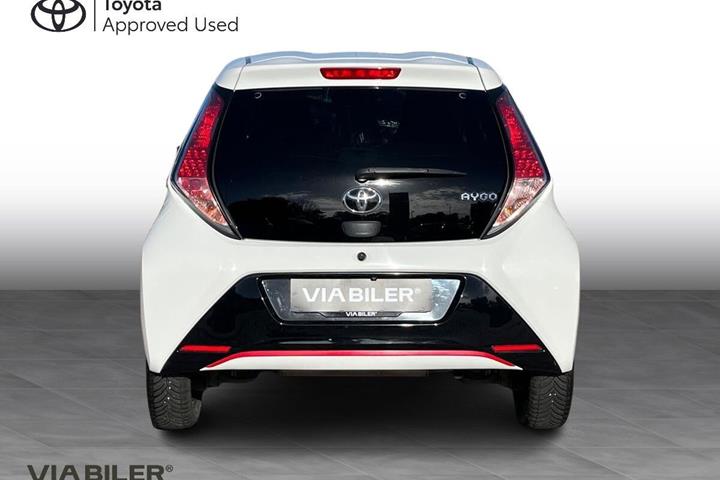 Hvid Toyota Aygo fra 2016