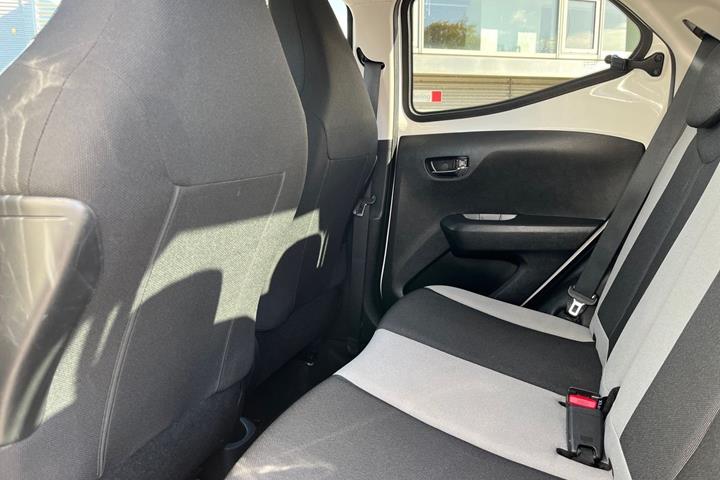 Hvid Toyota Aygo fra 2016