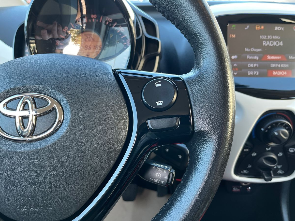 Hvid Toyota Aygo fra 2016