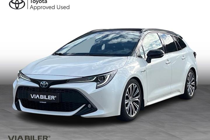 Hvid Toyota Corolla fra 2019 set udefra