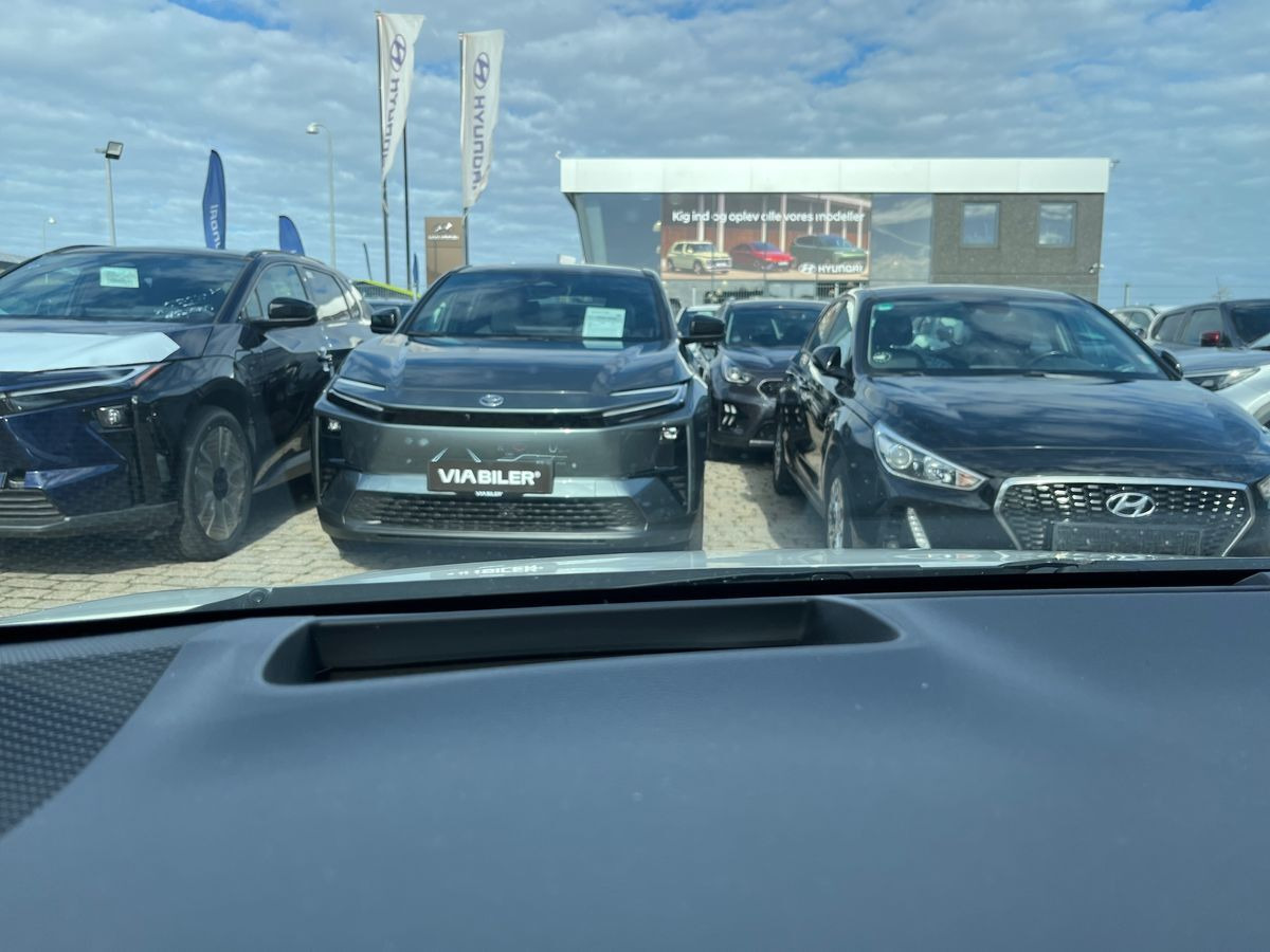 Hvid Toyota Corolla fra 2019