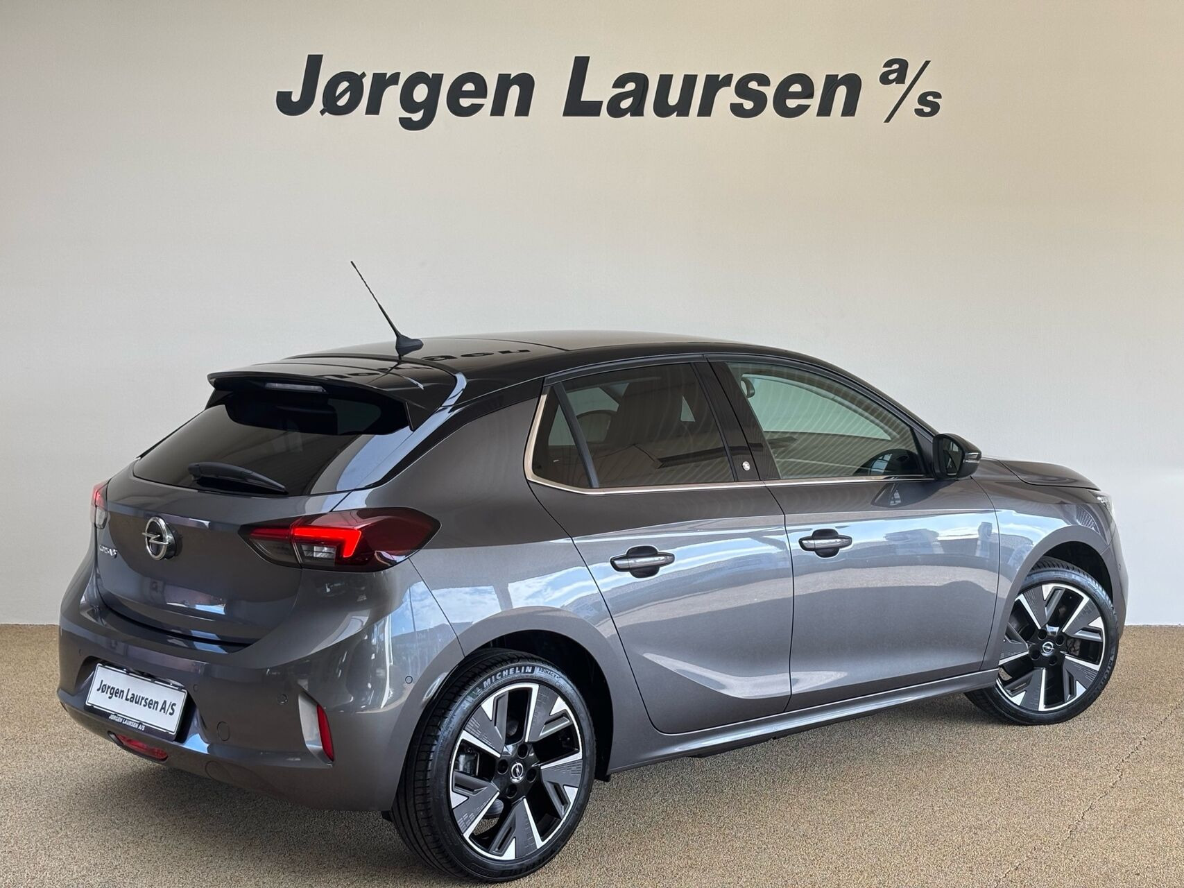 Grå Opel Corsa-e fra 2021