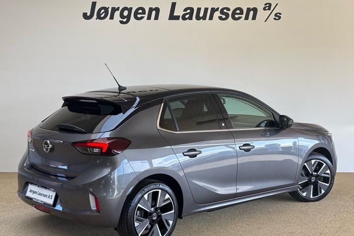 Grå Opel Corsa-e fra 2021