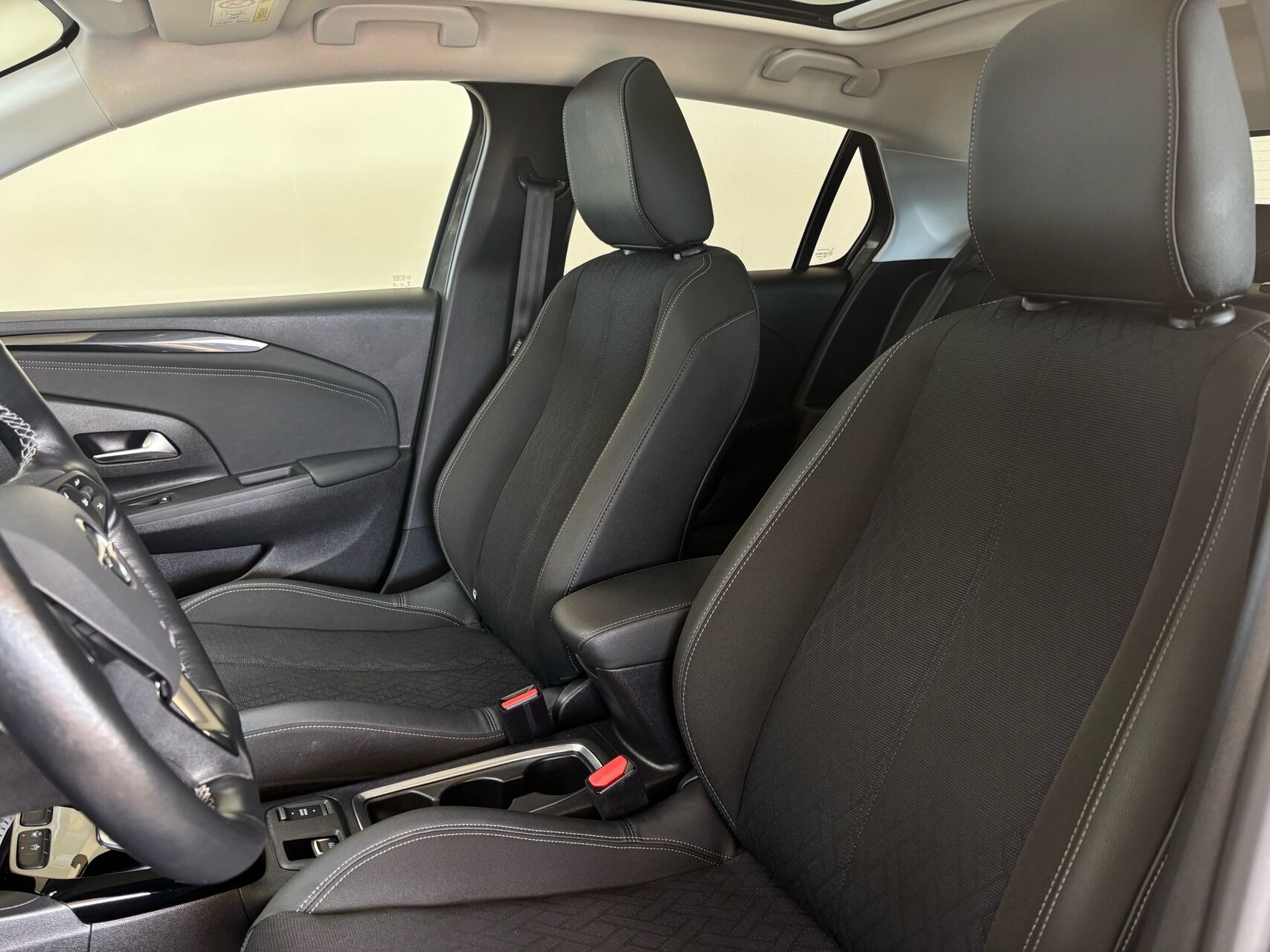 Grå Opel Corsa-e fra 2021