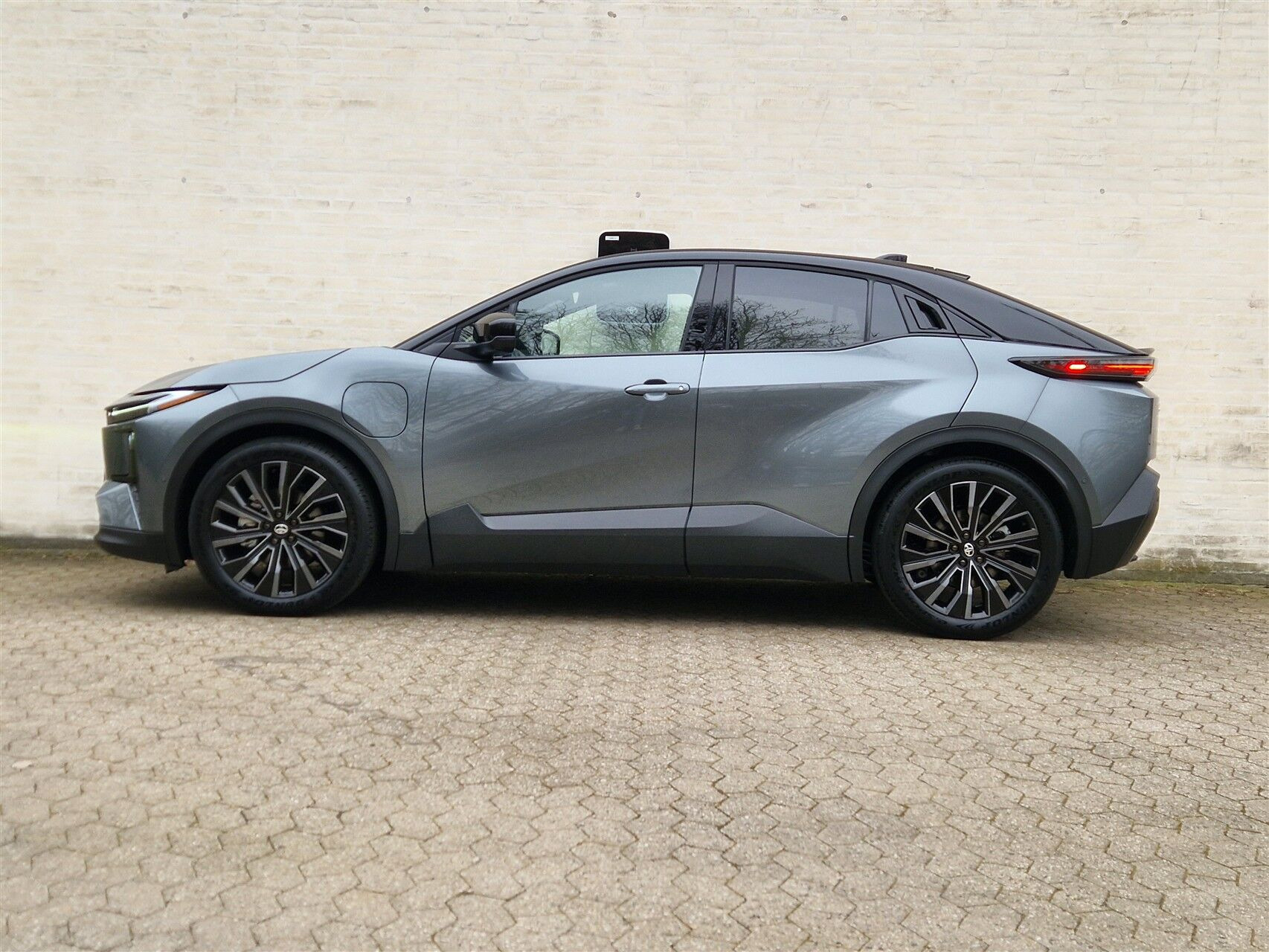 Sort Toyota C-HR+ fra 2026