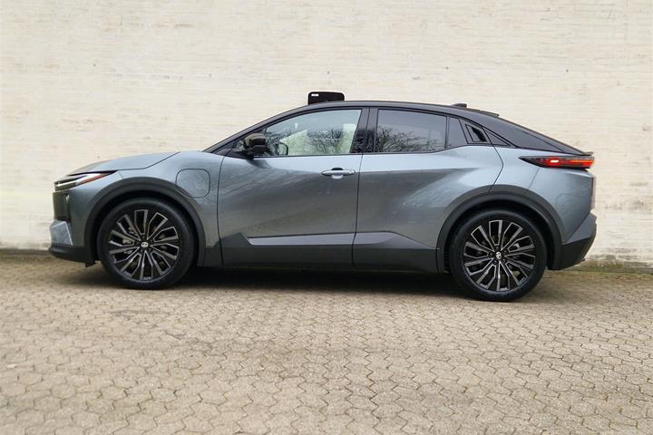 Sort Toyota C-HR+ fra 2026