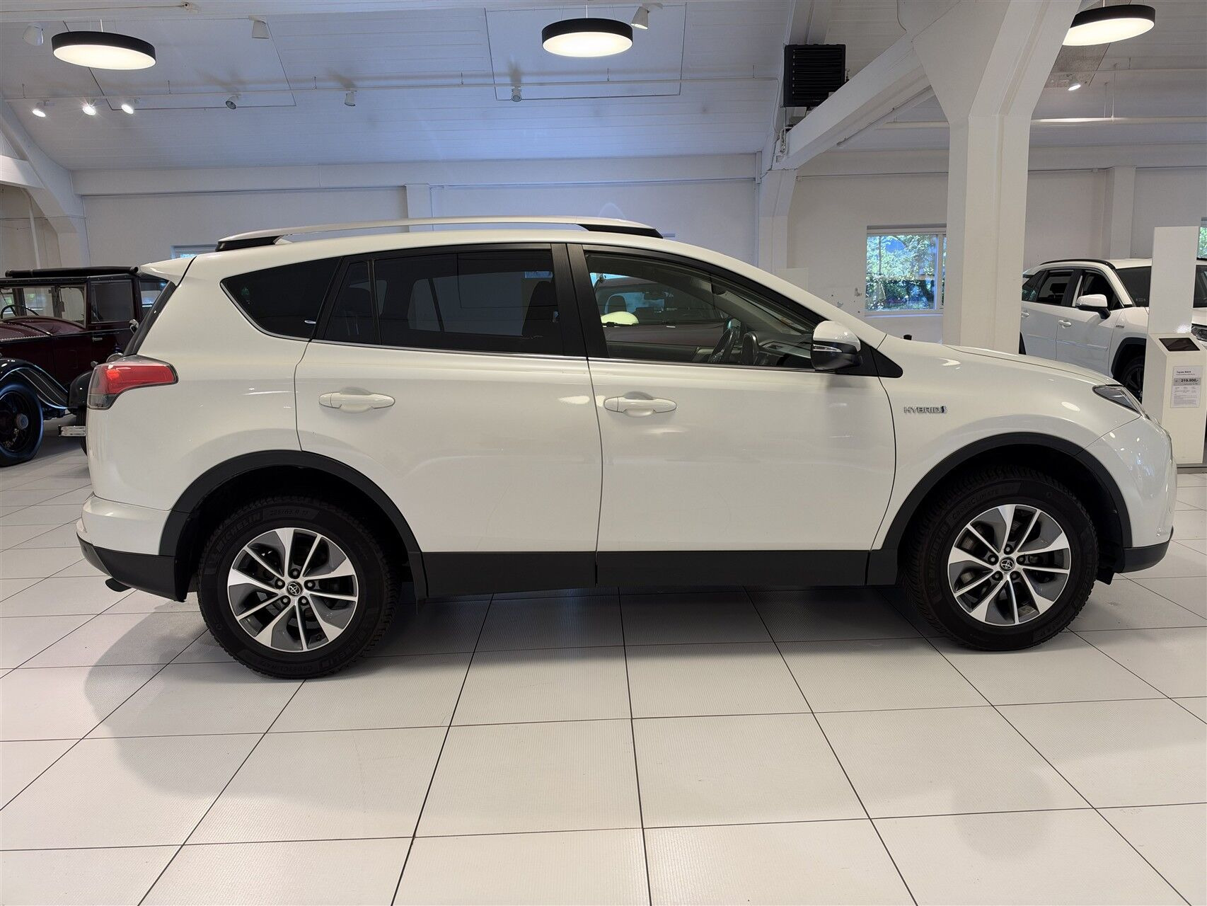 Hvid Toyota RAV4 fra 2016