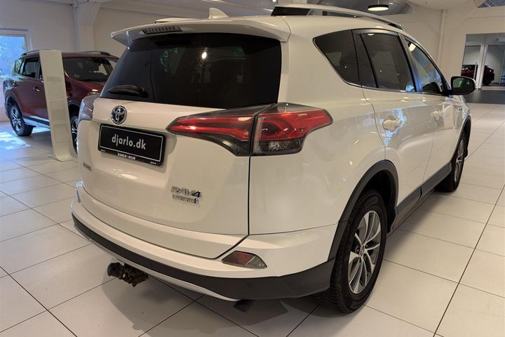 Hvid Toyota RAV4 fra 2016