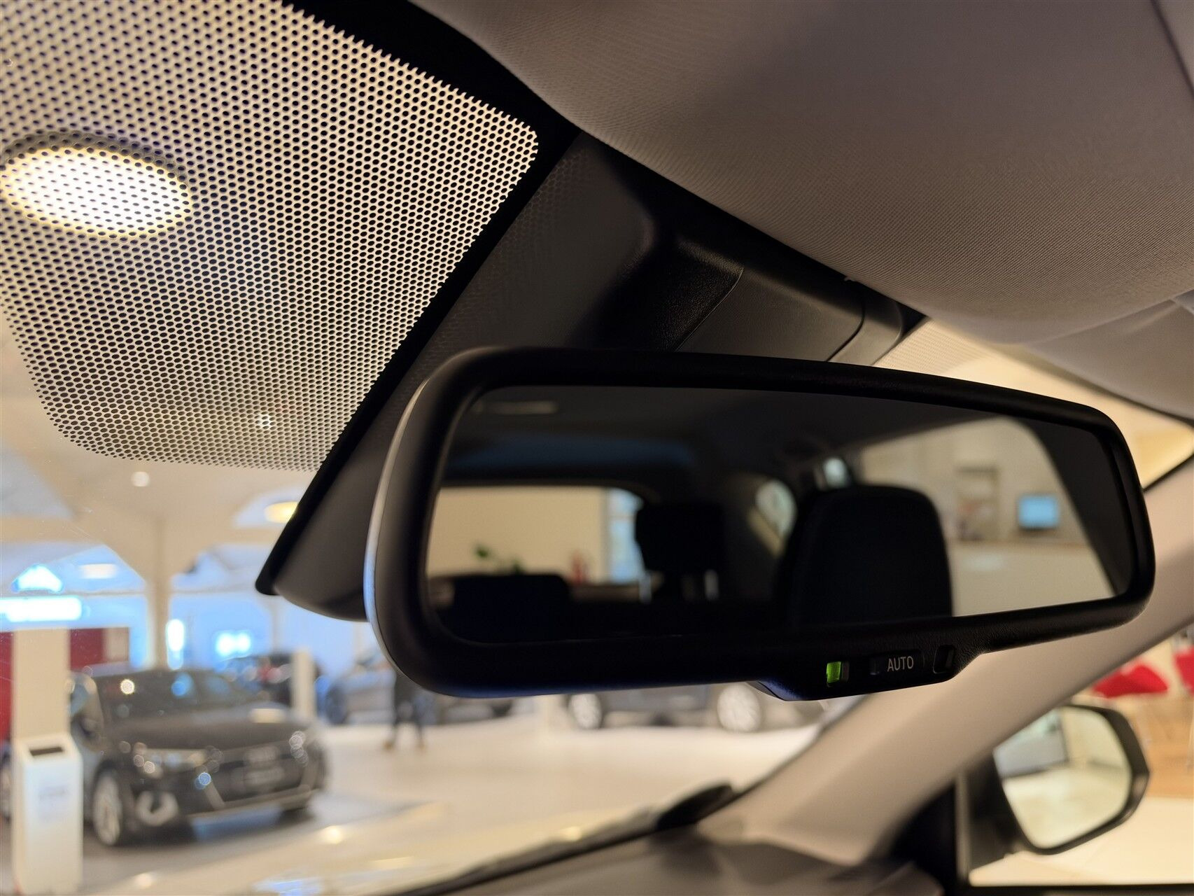 Hvid Toyota RAV4 fra 2016