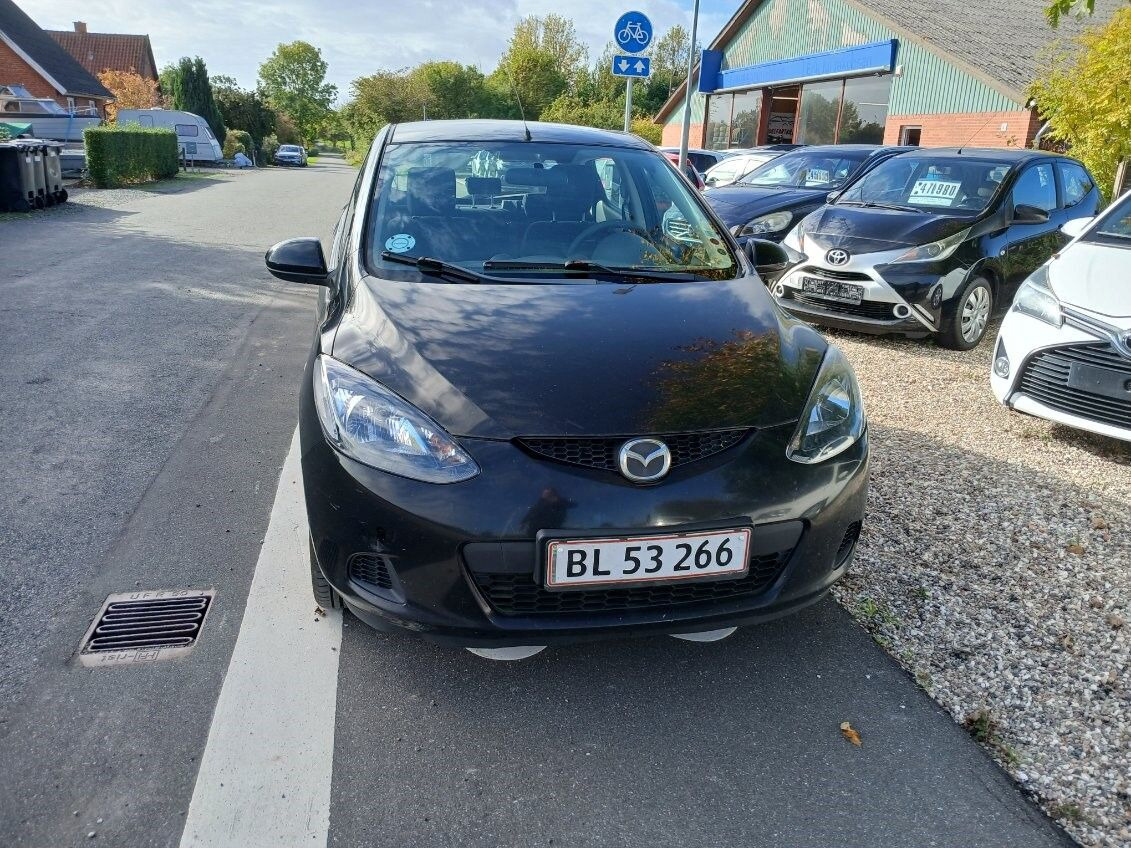 Sort Mazda 2 fra 2009